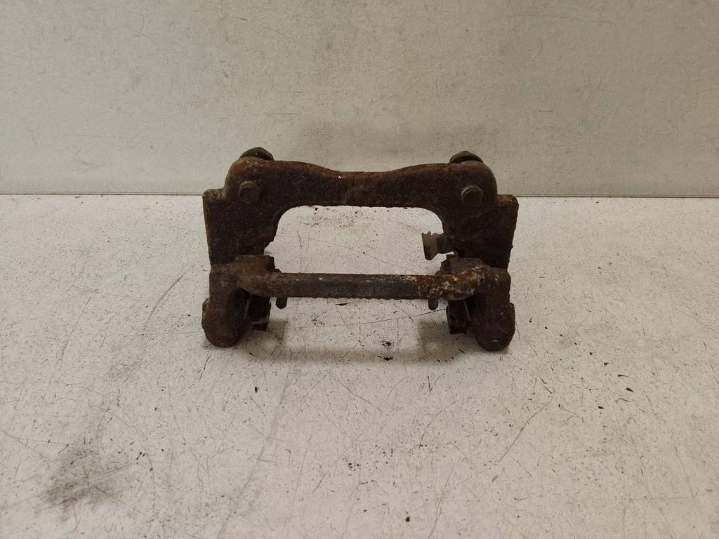 Brake caliper pad carrier rear – right