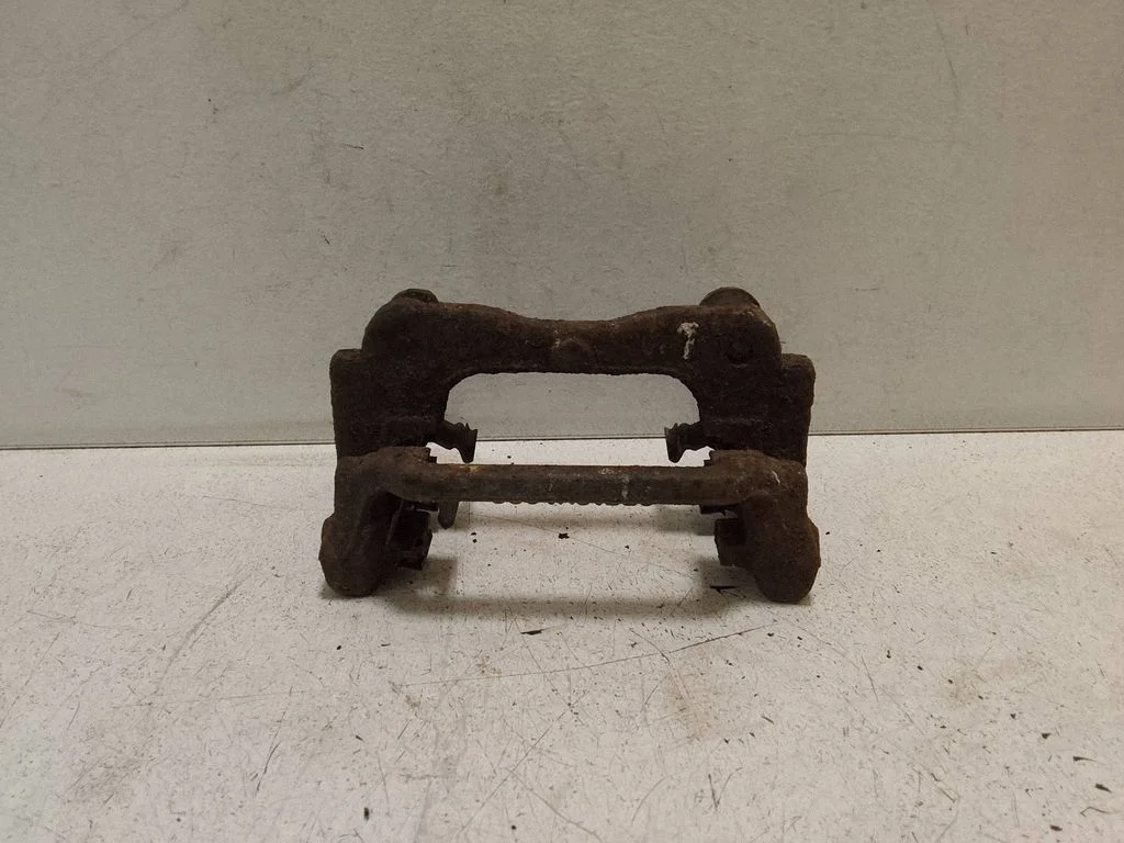 Brake caliper pad carrier rear – Toyota Avensis T250 (2003-2006)