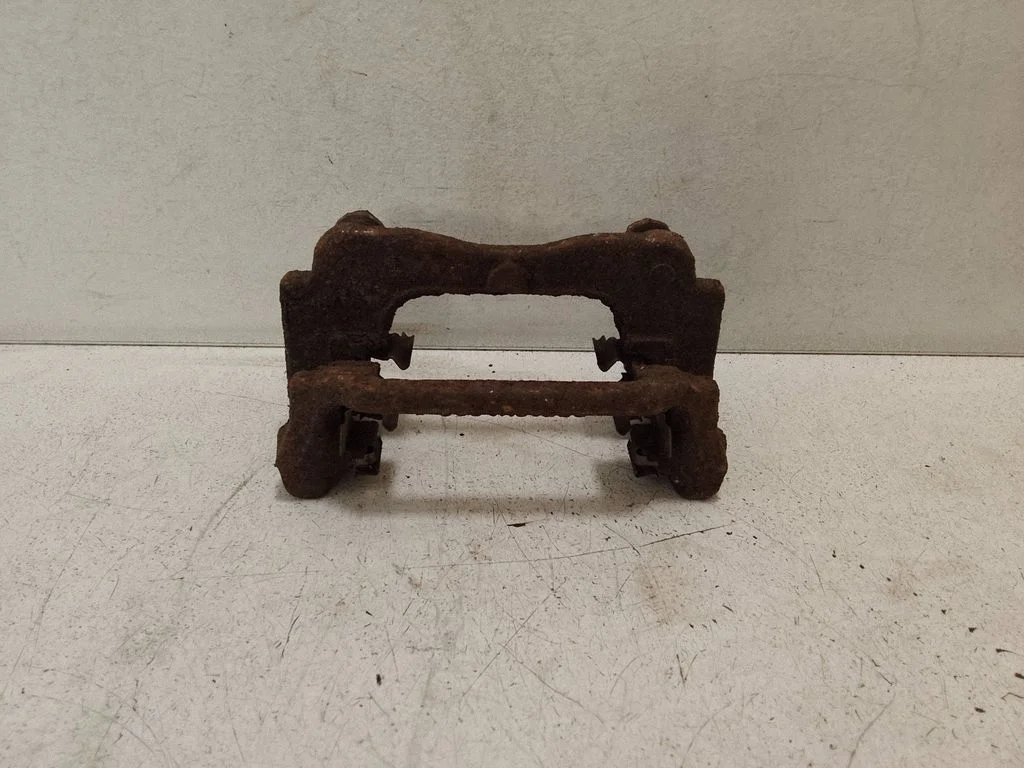 Brake caliper pad carrier rear – Toyota Avensis T250 (2003-2006)