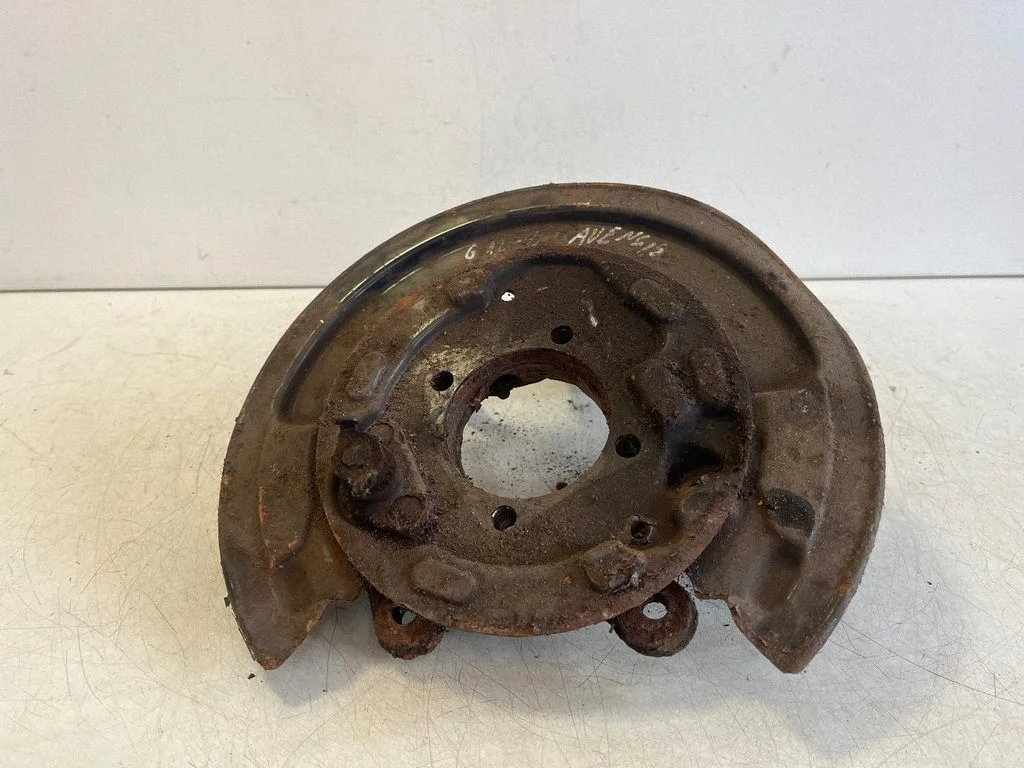Rear wheel hub – left
