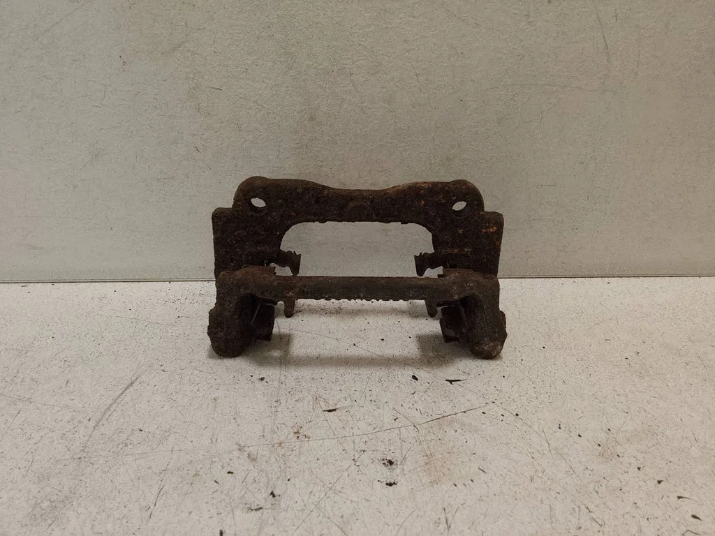 Brake caliper pad carrier rear – Toyota Avensis T250 (2003-2006)