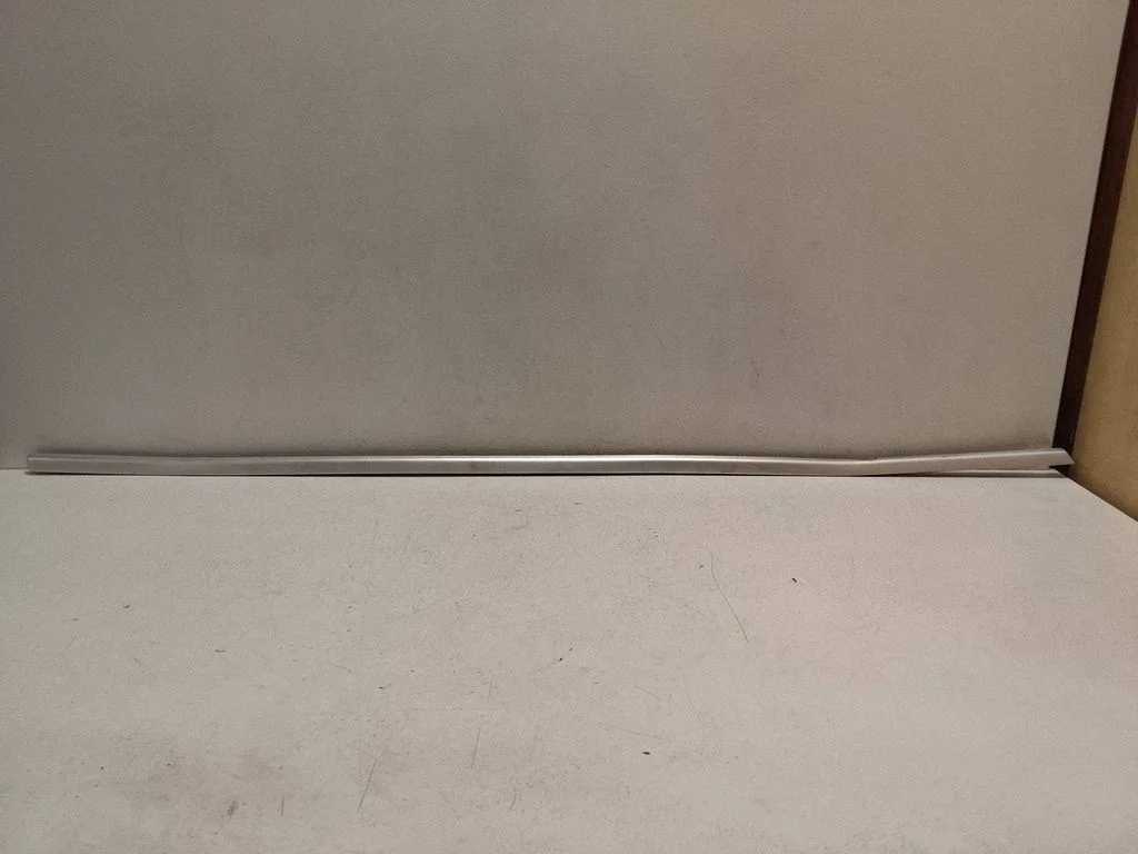 Listwa szyby drzwi przednich – Volvo XC60 (2014-2016)