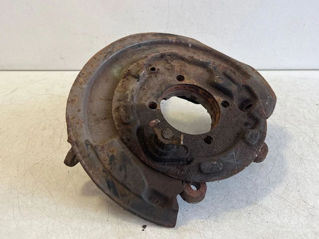 Rear wheel hub – left
