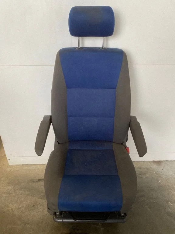 Fotel pasażera przedni 7H5883615A