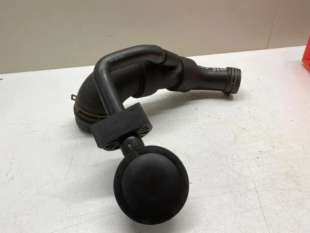 Breather hose/pipe – Volkswagen Multivan T5 (2003-2015)