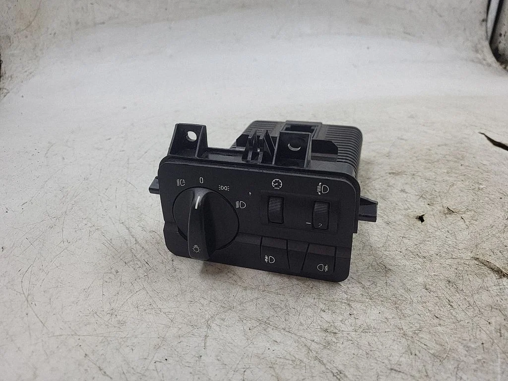 Light switch 6936821