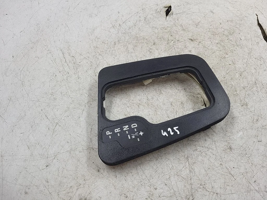 Gear shifter surround trim plastic 7059413