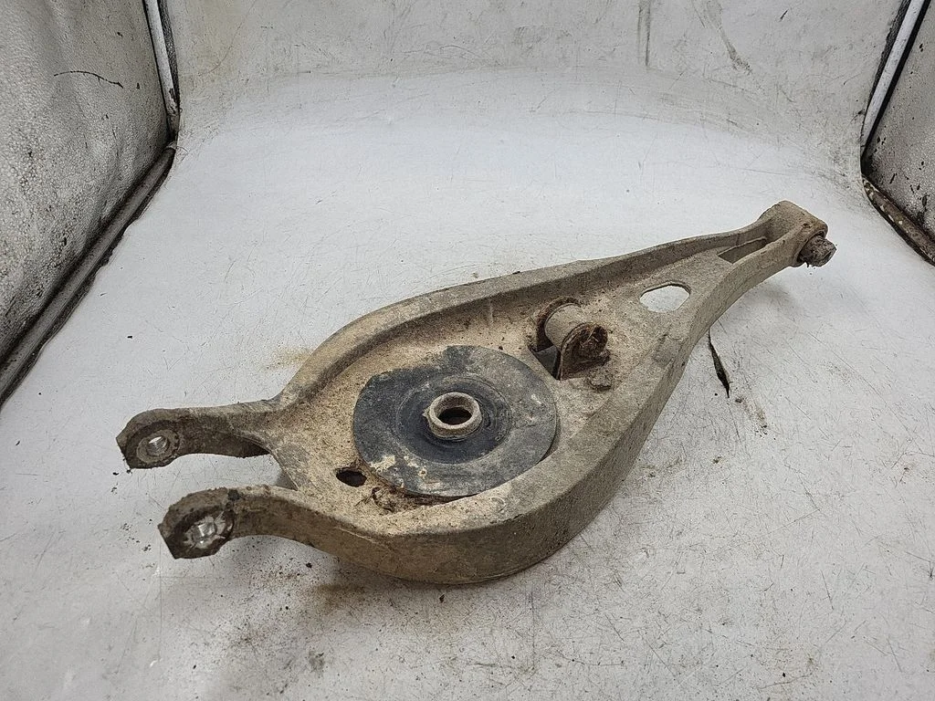 Rear upper control arm/wishbone