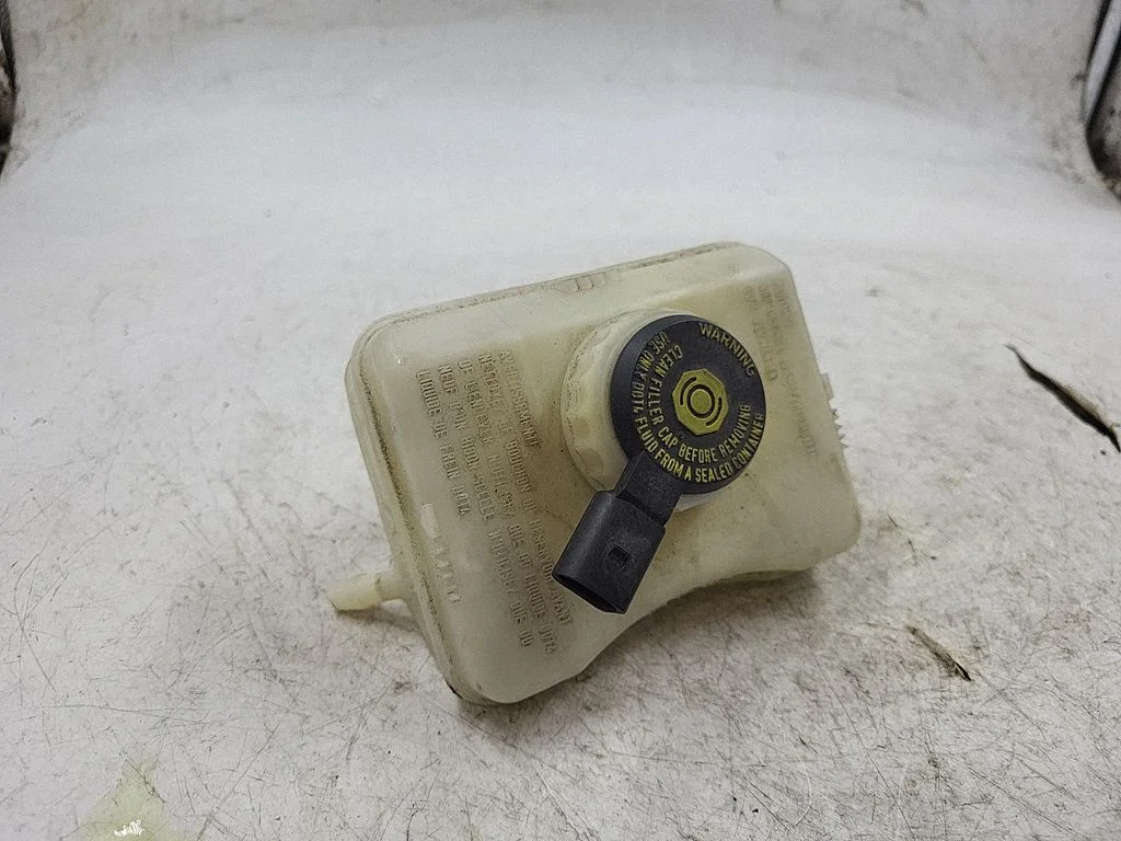 Brake fluid reservoir