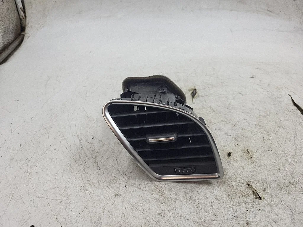 Dashboard side air vent grill/cover trim 8T1820902B