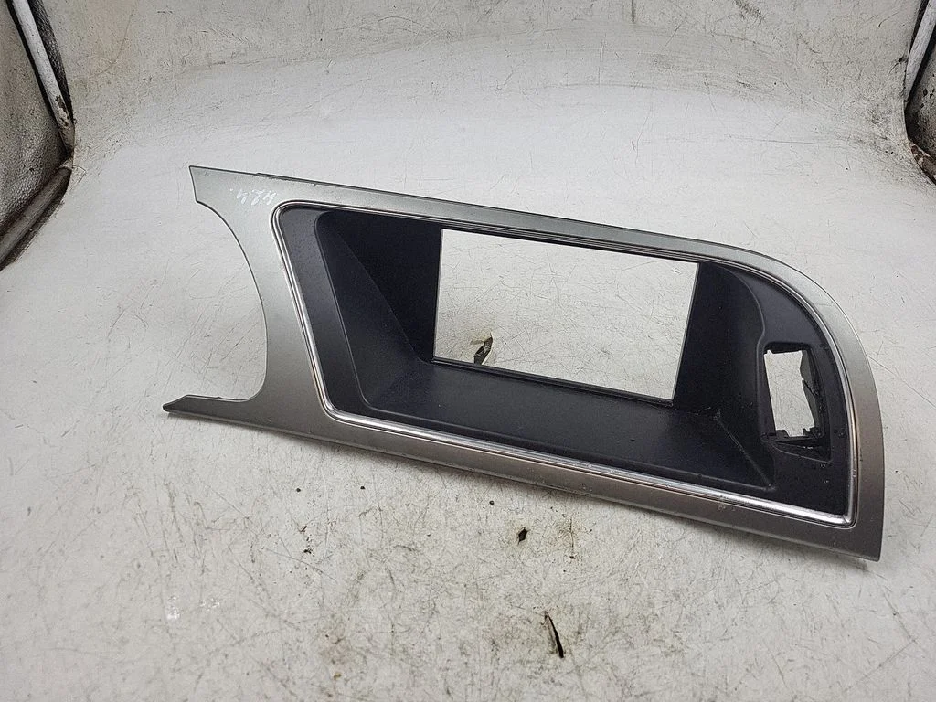 Radio/GPS head unit trim 8T1857186F