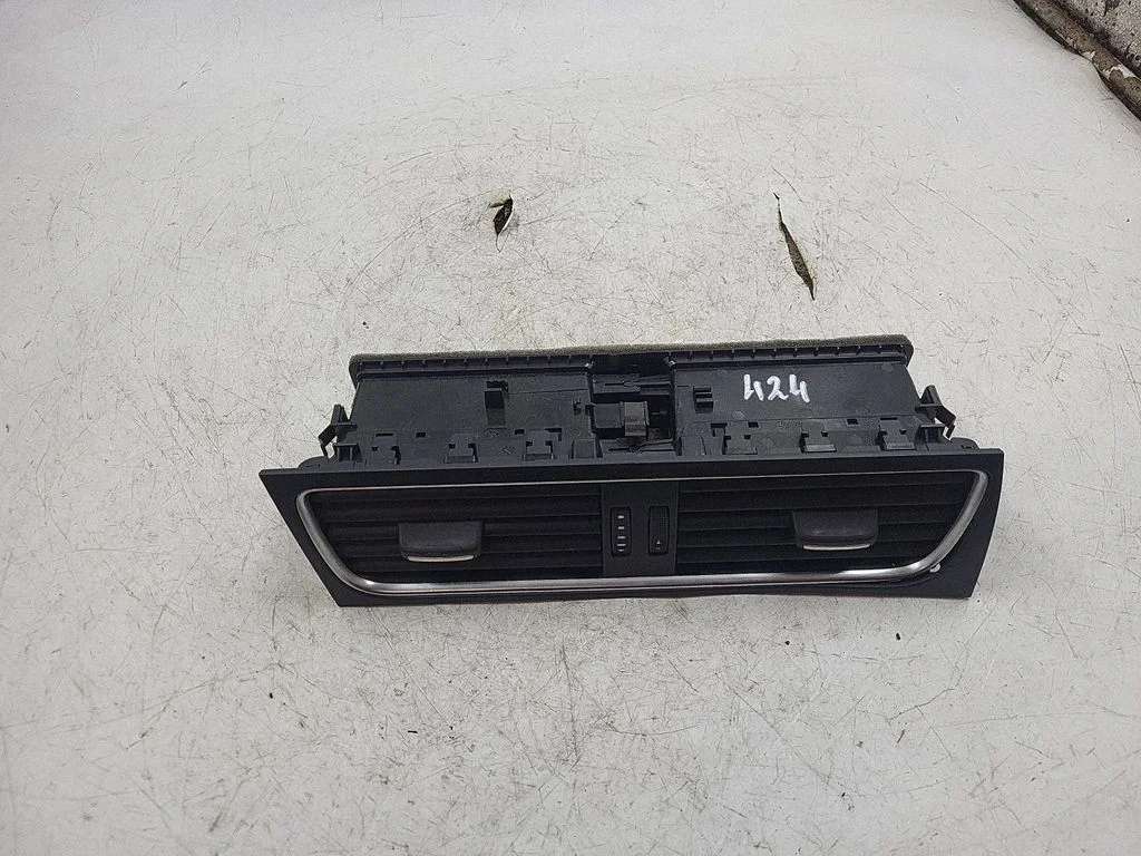 Dash center air vent grill – Audi A5 Sportback 8TA (2009-2016)