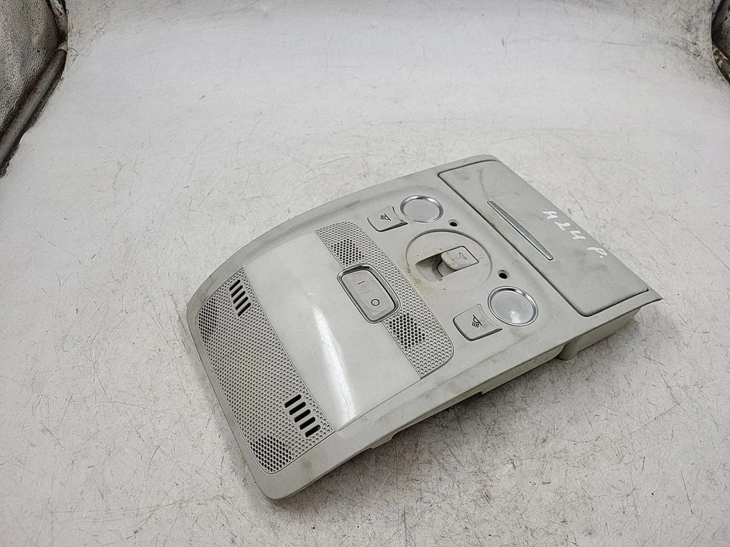 Esiistmete valgustustuli – Audi A5 Sportback 8TA (2009-2016)