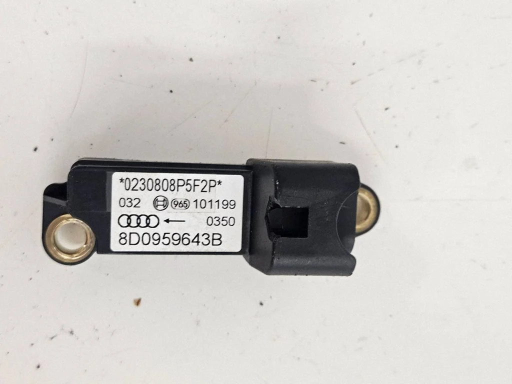Drošības spilvenu trieciena sensors 8D0959643B
