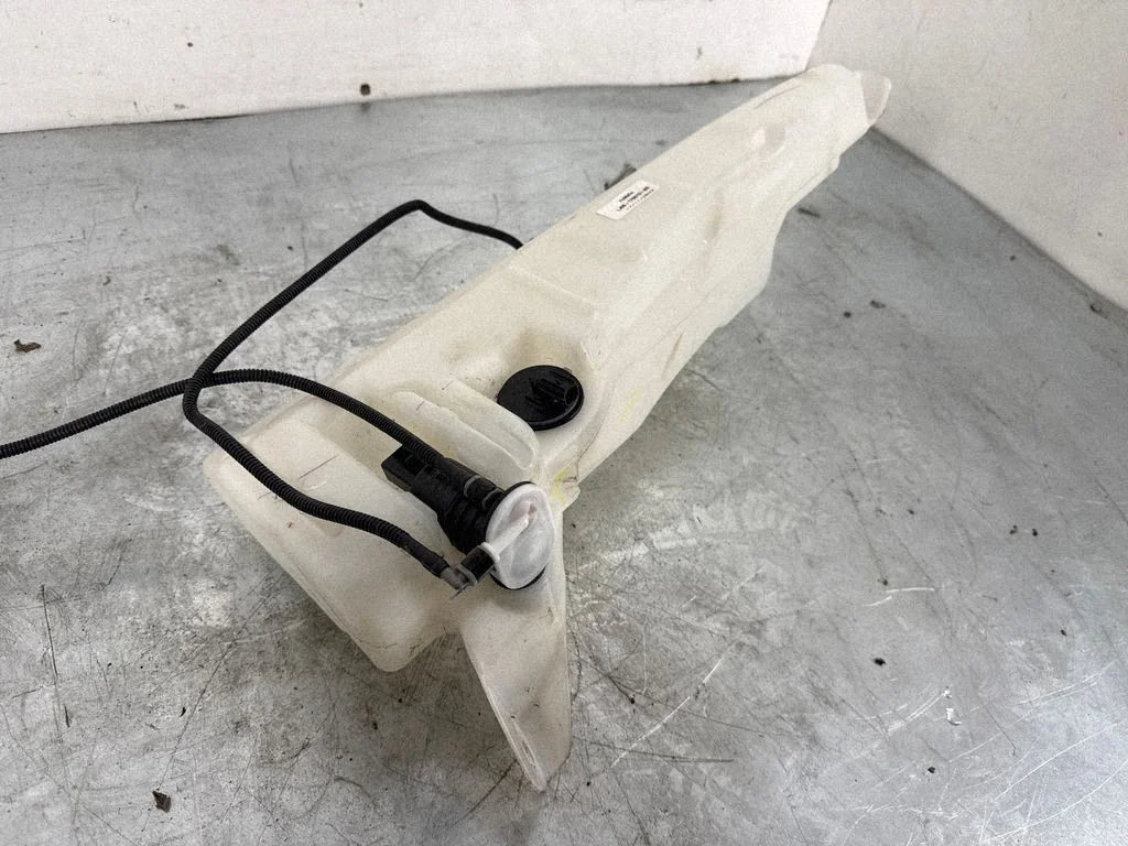 Windshield washer fluid reservoir/tank LJ6B17B613BD