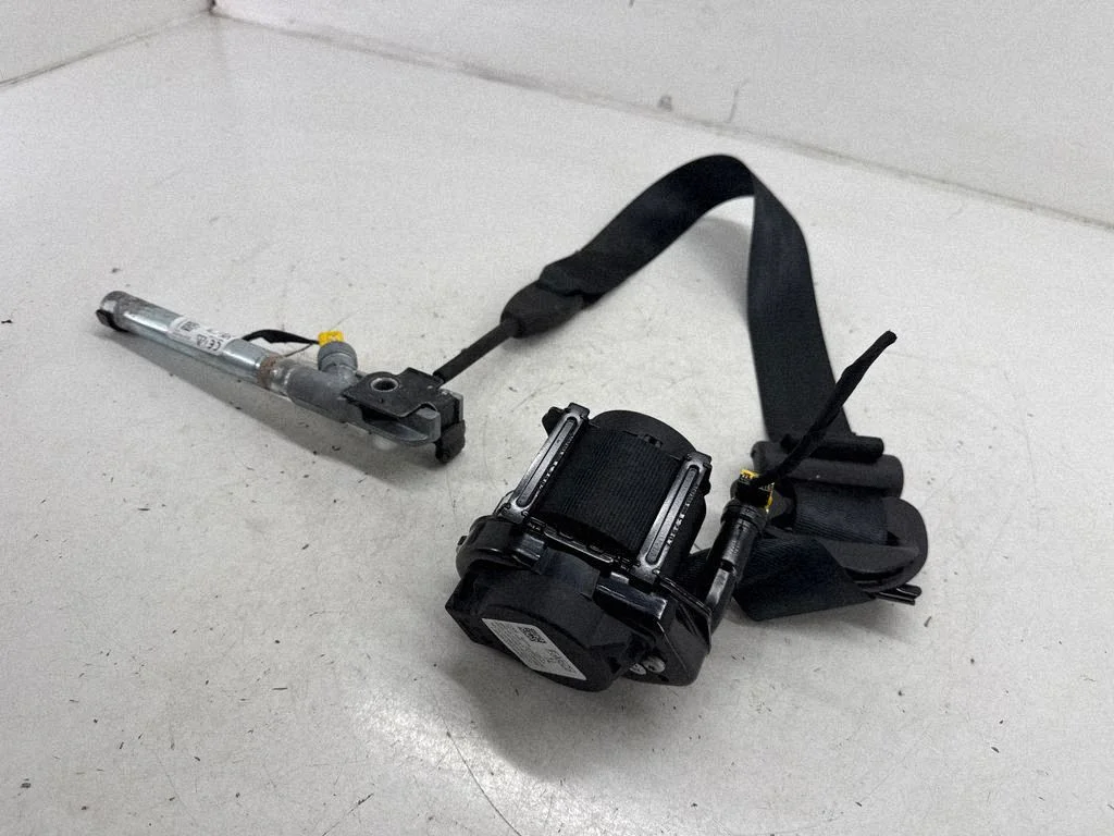Front seatbelt LJ6BS612D65AE