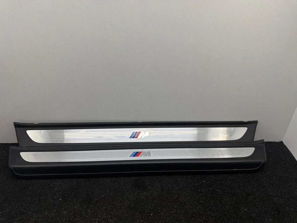 Front sill trim cover 8051705