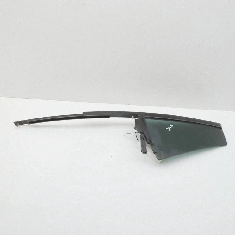Szyba trójkątna drzwi tylnych (mała) A2957309300