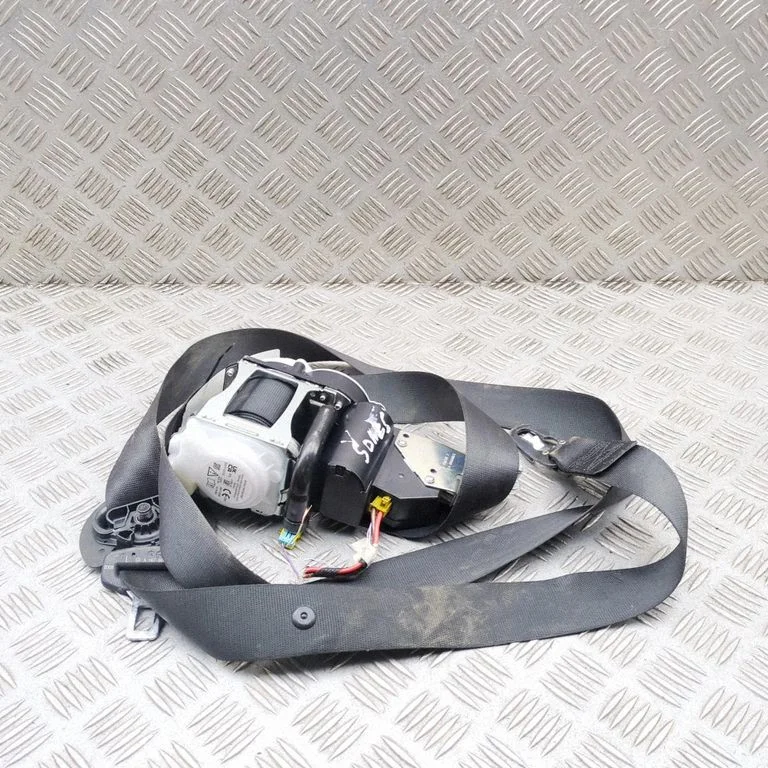 Front seatbelt A1678602703