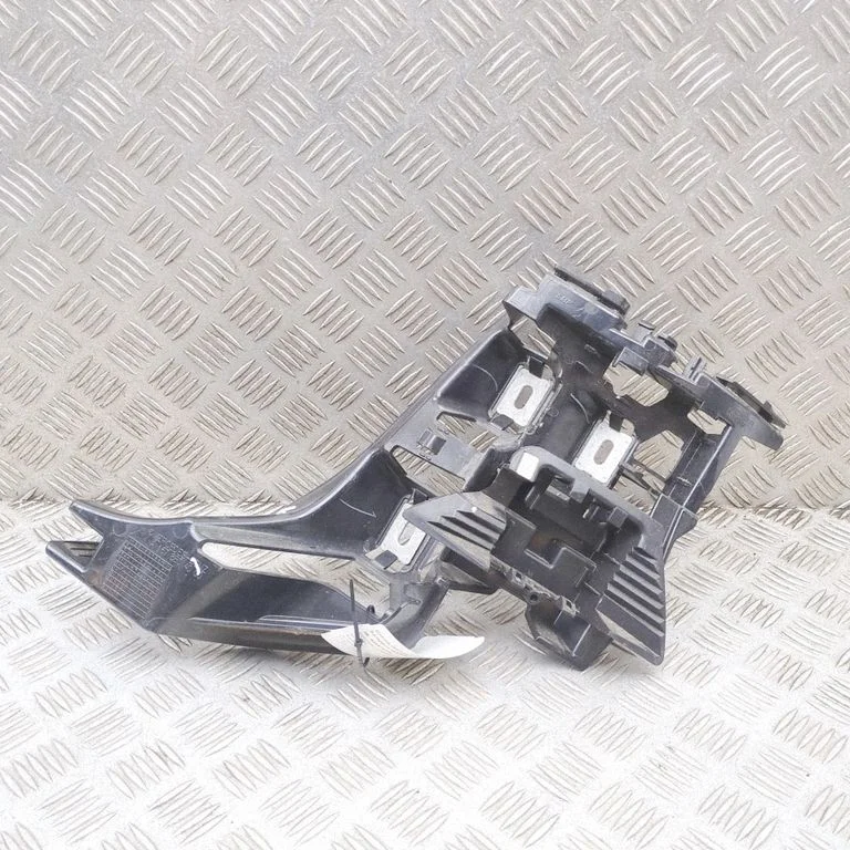 Rear bumper mounting bracket A1678804000