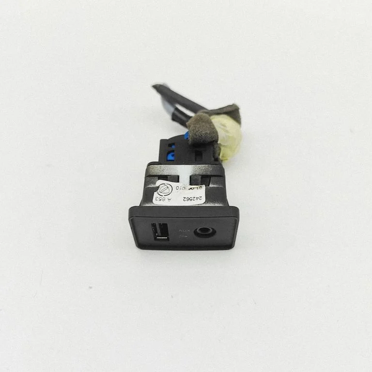 AUX in-socket connector 242562