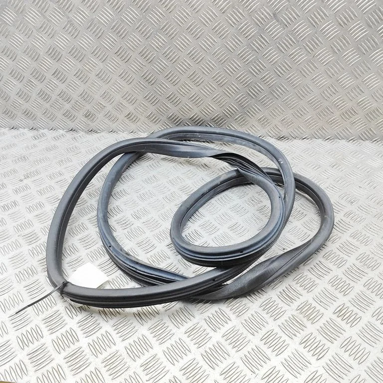 Esiukse tihend (ukse pool) 52211254 – Fiat 500E (2019-)