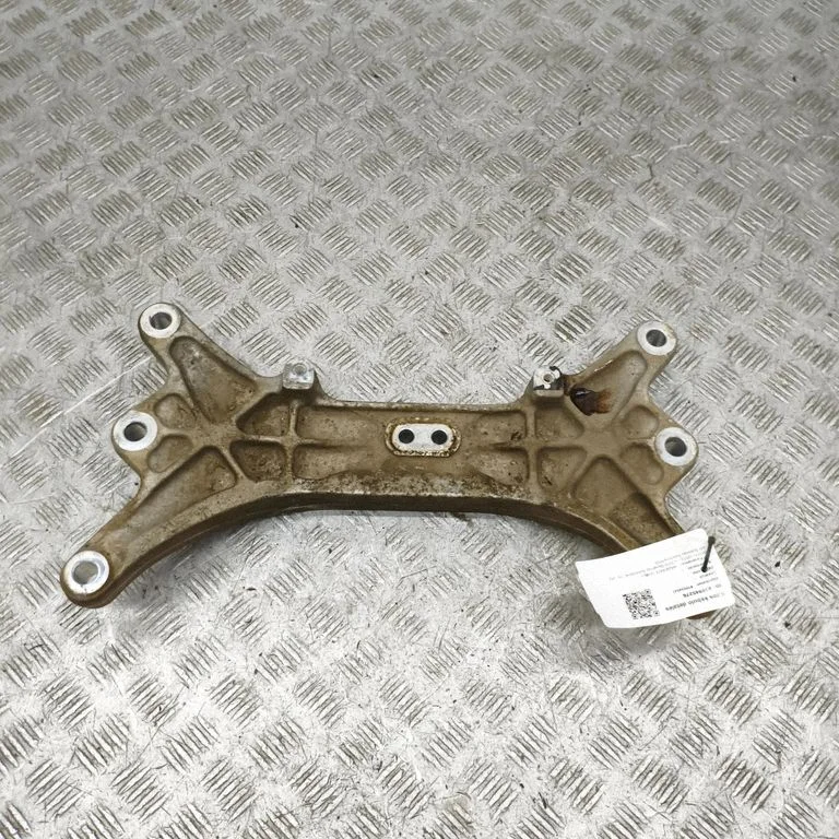 Gearbox mounting bracket 670001738
