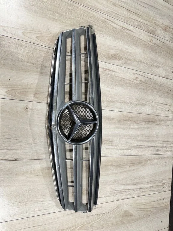 Augšējās restes – Mercedes-Benz C klase AMG W204 (2007-2014)