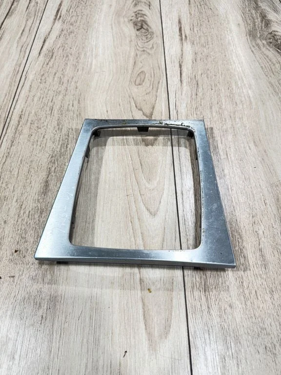 Käigukangi ümbrise viimistlus (plastik) A2046800190