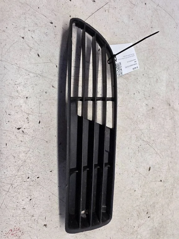 Apakšējās restes (trīs daļu) – Audi A4 S4 B5 8D (1994-1999)