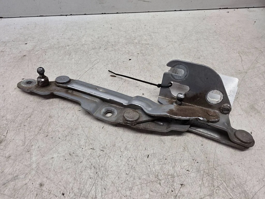 Tailgate/trunk/boot hinge – Audi A4 S4 B5 8D (1994-1999)