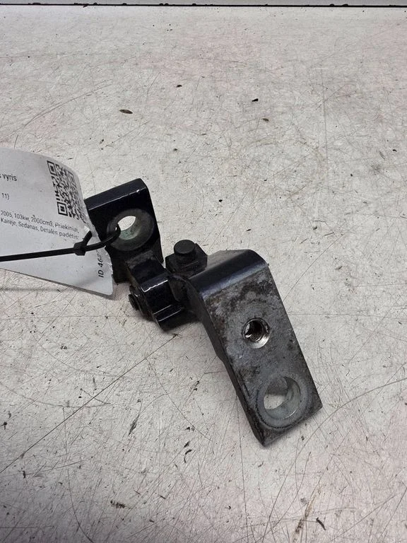 Front door upper hinge – Audi A6 Allroad C5 (1999-2005)