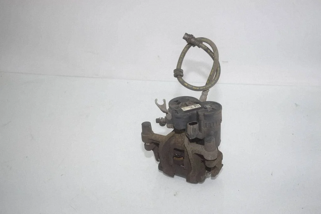 Tagumine pidurisadul 6883021