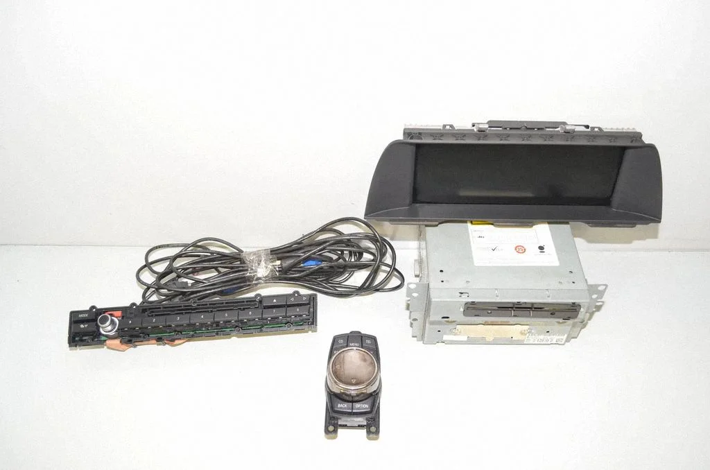 Radio/CD/DVD/GPS head unit 9212455