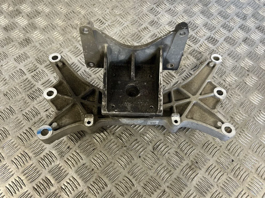 Gearbox mounting bracket 670003953