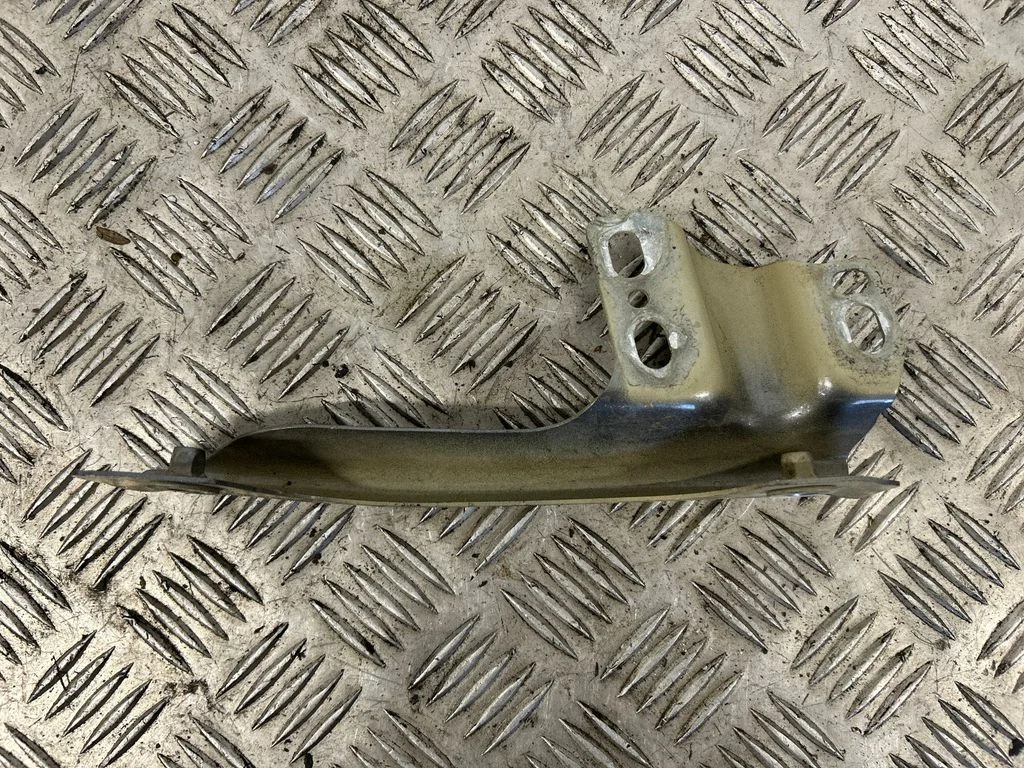 Fender mounting bracket – Volkswagen Tiguan Allspace (2017-)