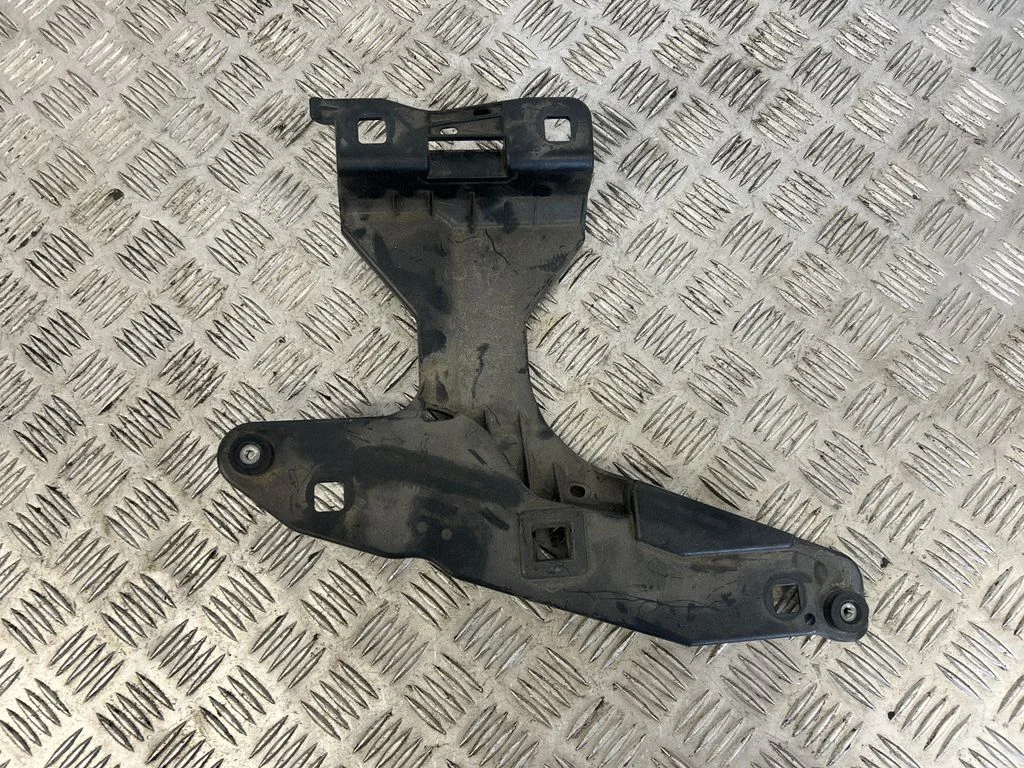 Headlight/headlamp mounting bracket – Porsche Macan (95B) (2014-2018)
