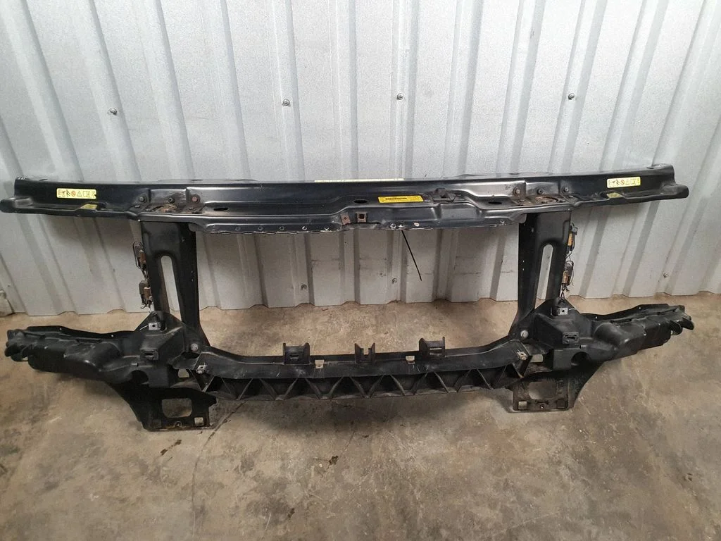 Radiaatori tugipaneel – Land Rover Range Rover L322 (2002-2012)