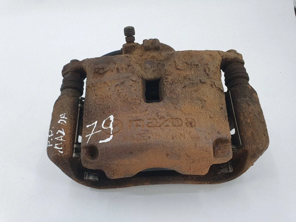 Front brake caliper – front right