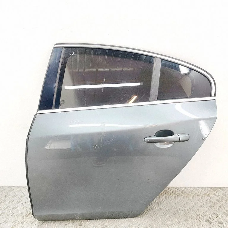 Aizmugurējās durvis 32228974