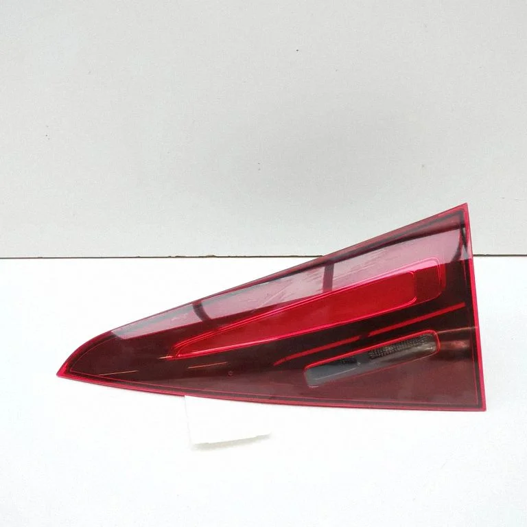 Lampa tylna w klapie A1679067010