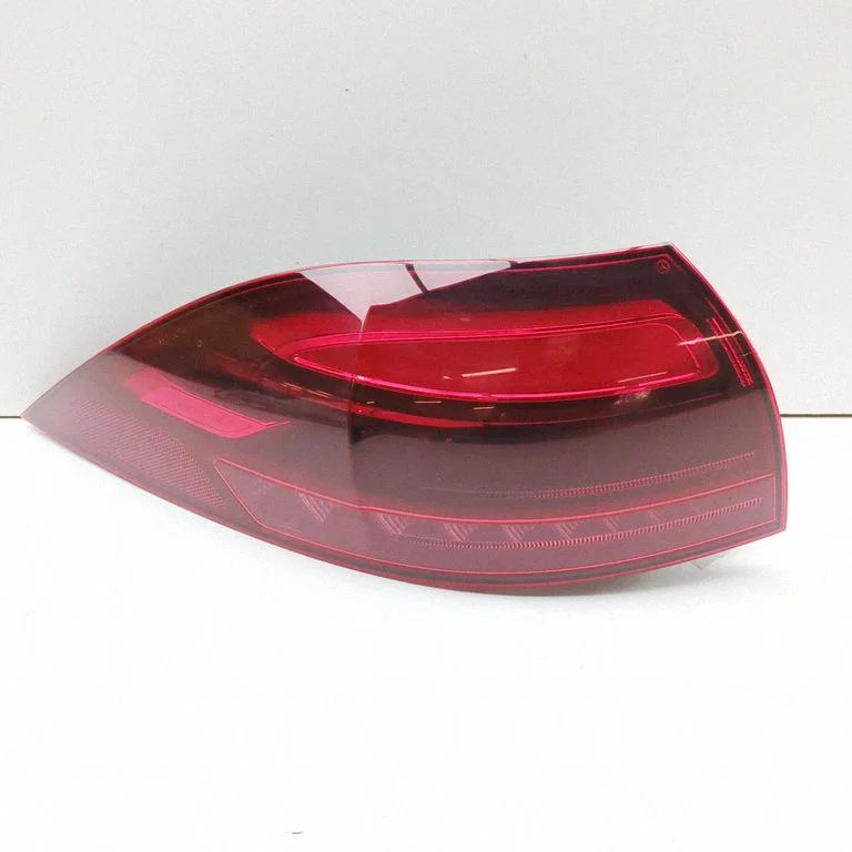 Lampa tylna w błotniku A1679066710