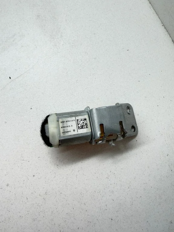Steering wheel buttons/switches 62821475