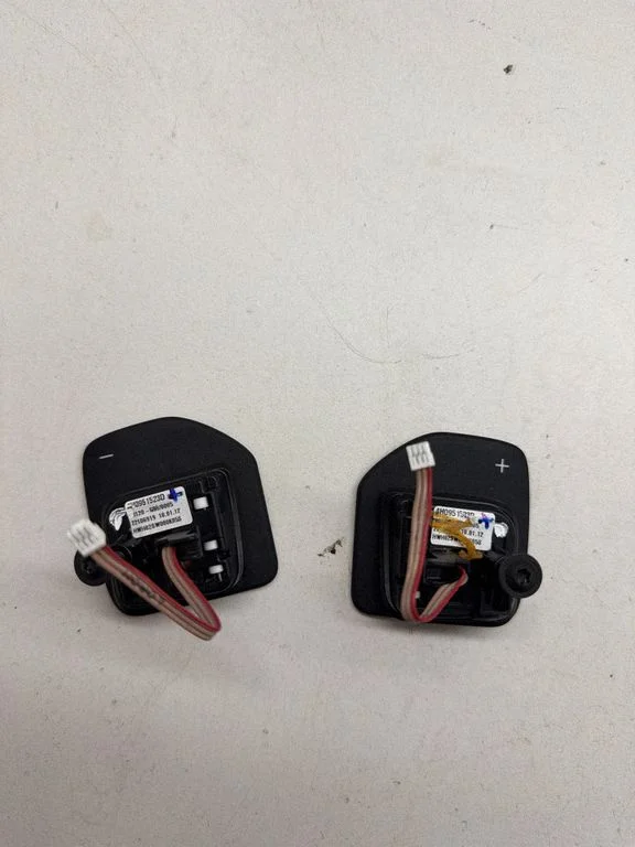 Steering wheel buttons/switches 4H0951523D