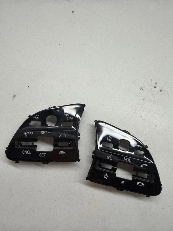 Steering wheel buttons/switches