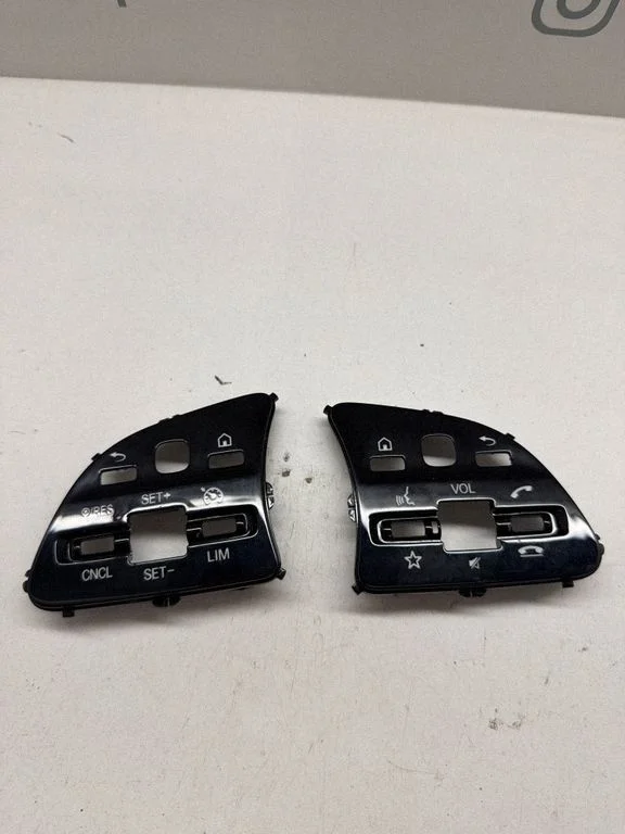 Steering wheel buttons/switches – Mercedes-Benz GLS-Class X167 (2019-)