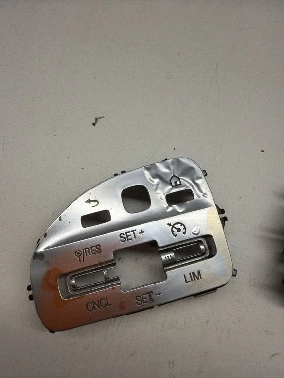 Steering wheel buttons/switches