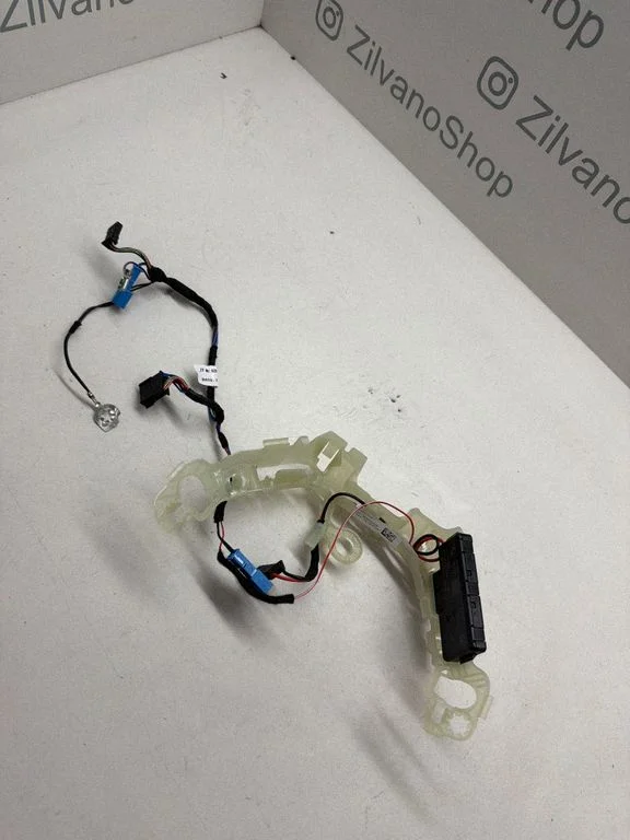Steering wheel buttons/switches 9438790