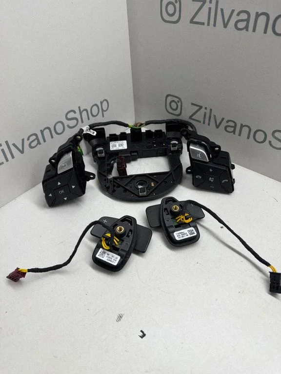Steering wheel buttons/switches A1664640417