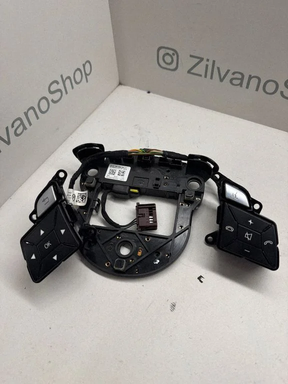 Steering wheel buttons/switches A1664640417